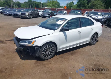 2015 Volkswagen Jetta 1.8T Sport z USA, uszkodzony, nr VIN 3VWD17AJ6FM202455